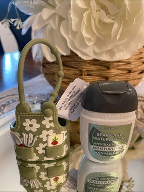 Bath & Body Works Pocket Bac holder & Sparkling Watermelon Hand Sanitizer